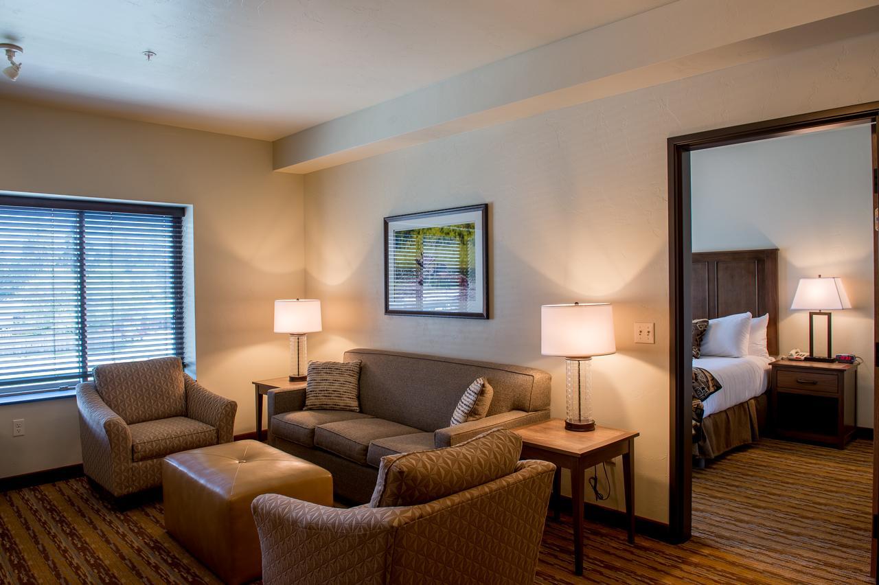 Cedar Creek Lodge&Conference Center Columbia Falls Buitenkant foto